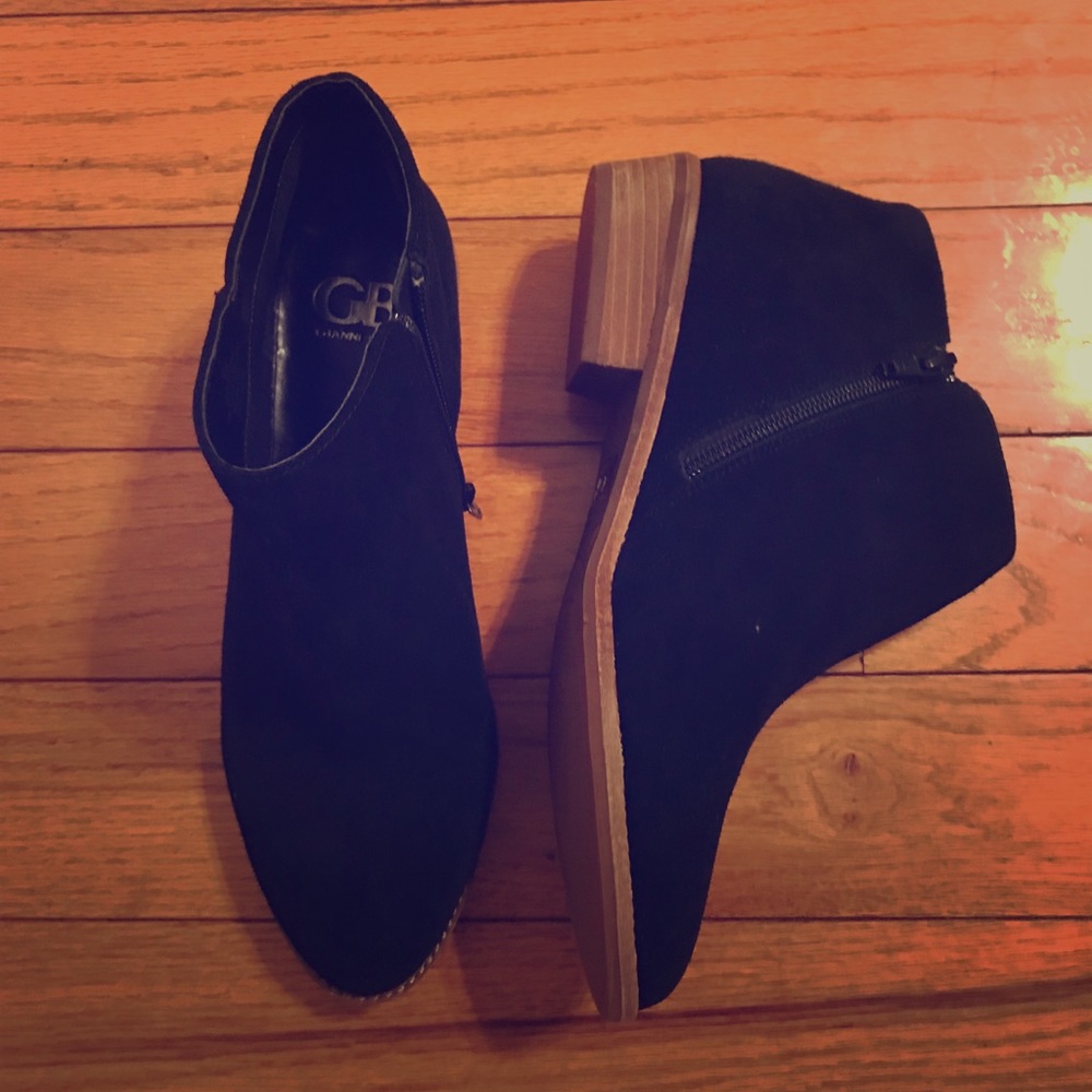 NWOT Gianni Bini Black Booties